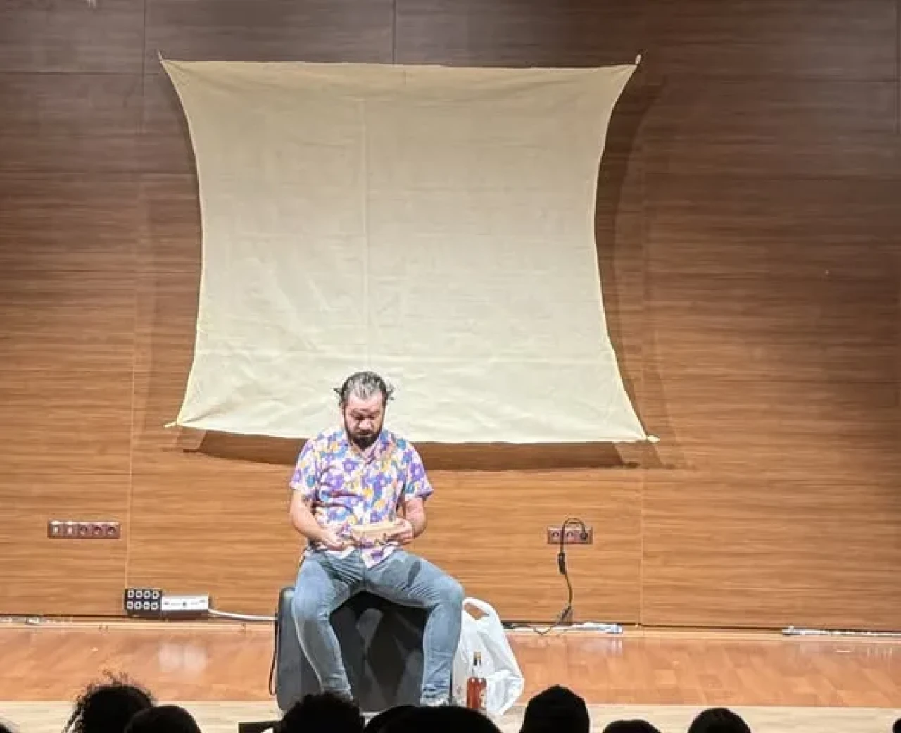 Borçka Uluslararası Tiyatro Festivali'nde "KİMSİN VE NEREDESİN ULAN BAY HİLMİ" sahnelendi