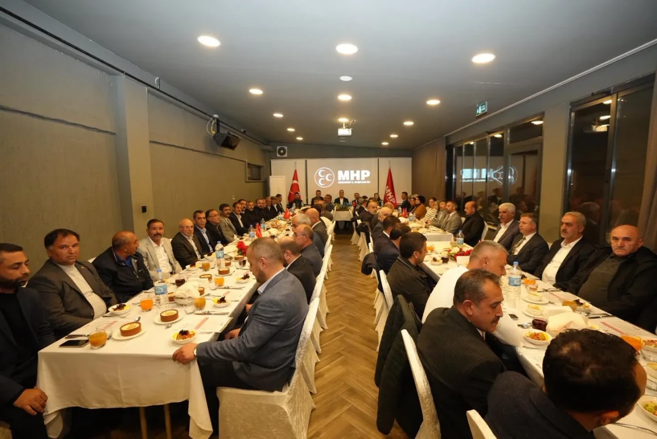 MHP Erzurum, Hayırlı Günler Komşum projesini değerlendirmek için toplantı yaptı
