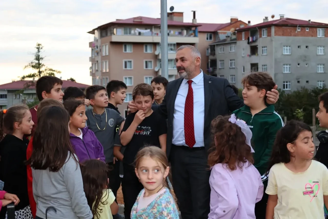 Arsin Belediyesi çocuklar için güvenli oyun alanları yaratmaya devam ediyor