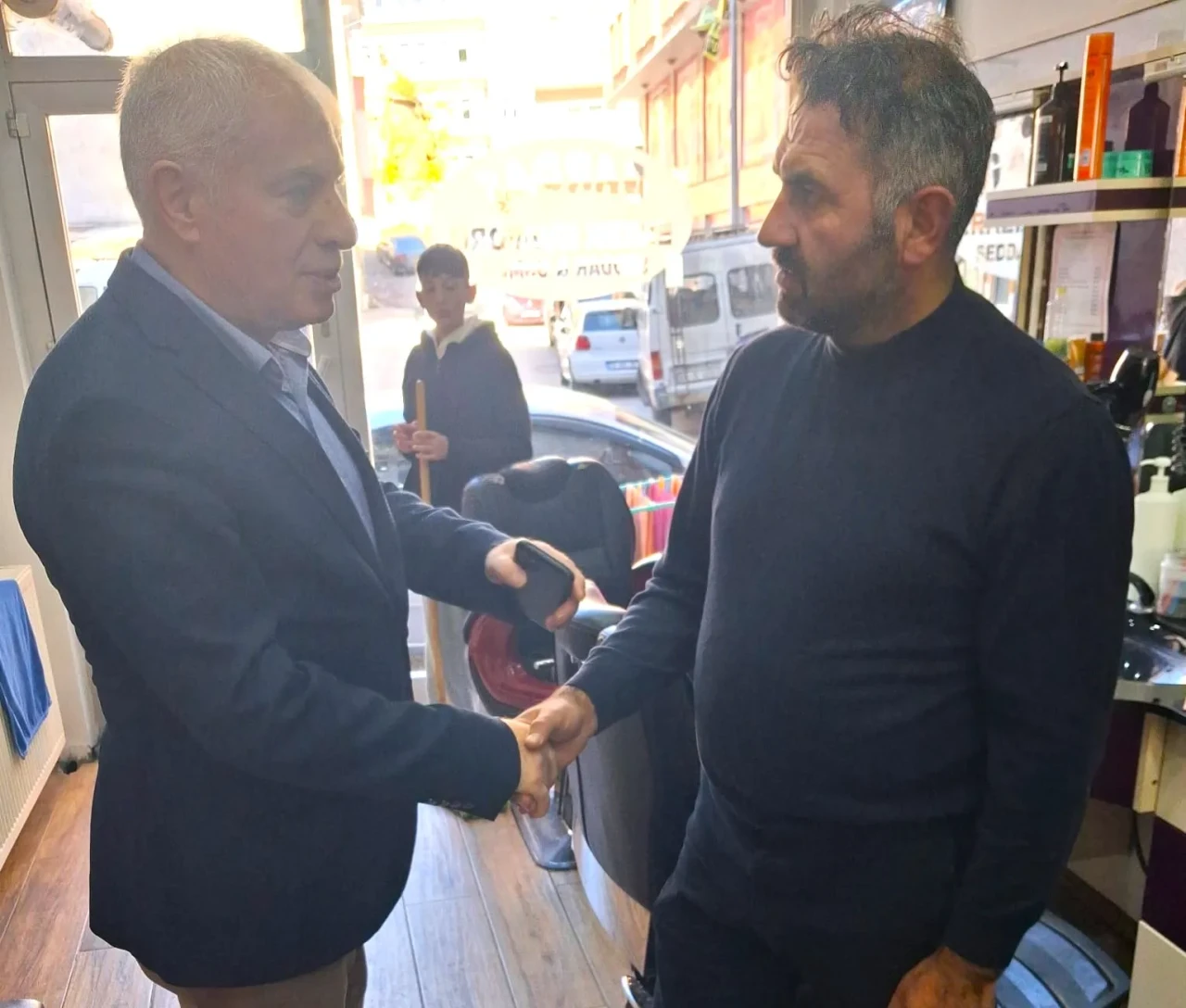 Bayburt'ta Başkan Memiş esnafa destek için ziyaretlerini sürdürüyor