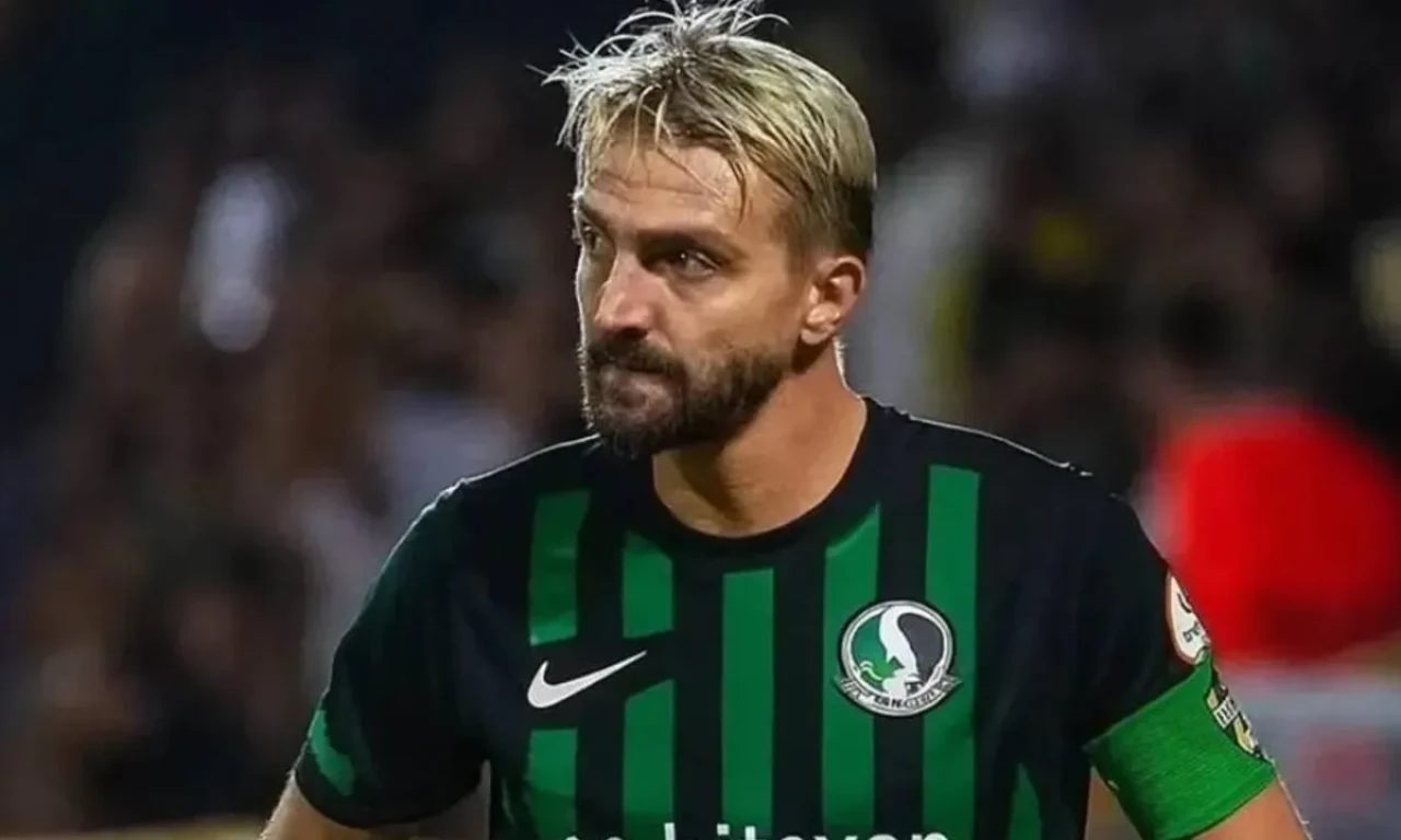 Caner Erkin Sakaryaspor ile yollarını mı ayırdı?