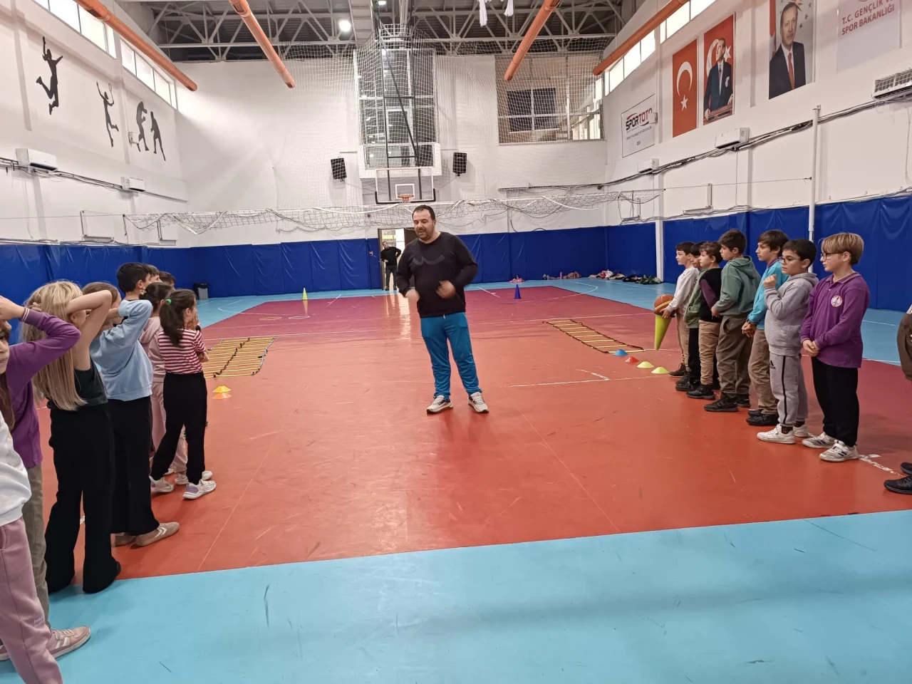 Hopa'da Gençlere Hentbol Eğitimi İle Spor ve Sosyal Beceri Geliştirme Fırsatı