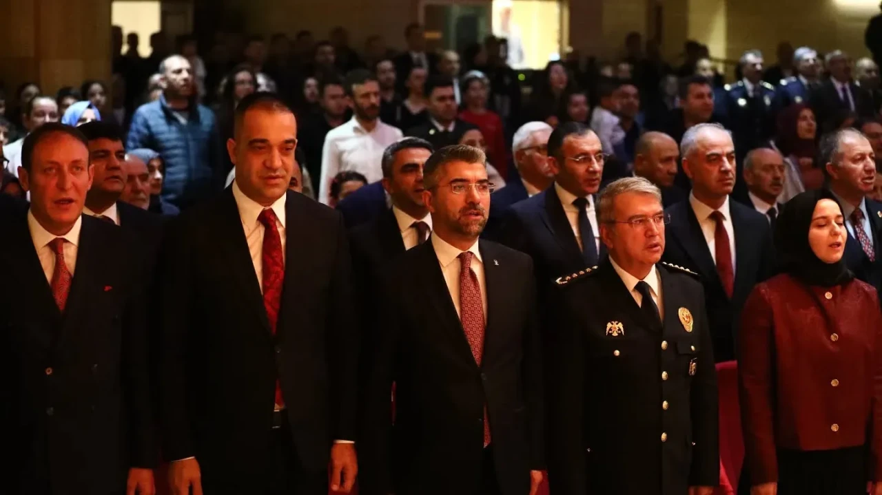 Erzurum'da Cumhuriyet'in 102. yılı coşkuyla kutlandı, birlik mesajları verildi