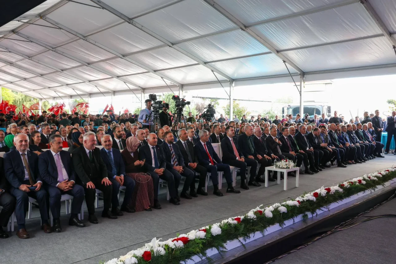 Rize'de Erdoğan'dan 38 projenin açılışı, 3 milyar liralık yatırımla hizmet seferberliği sürüyor