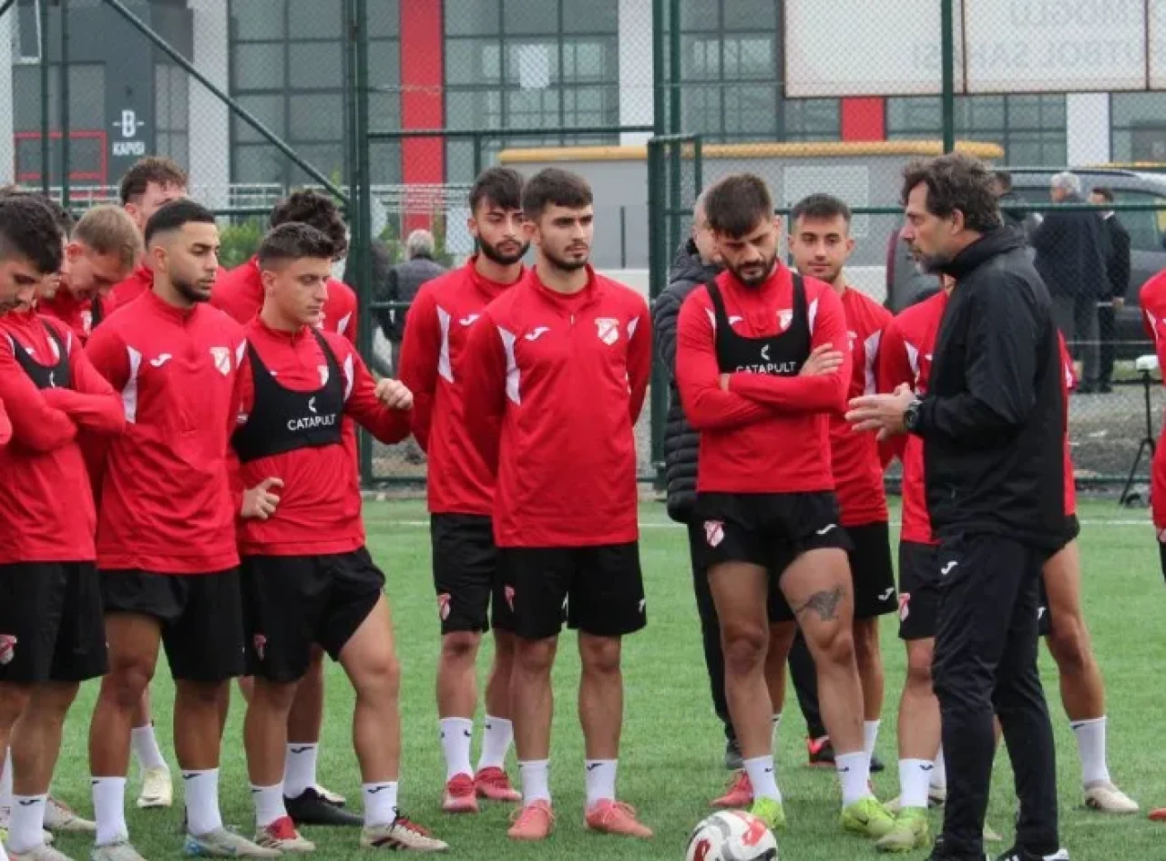 Sebat Gençlik Spor, Düzcespor maçı öncesi hazırlıklarını sürdürüyor ve Zekeriya'nın doğum günü kutlandı.