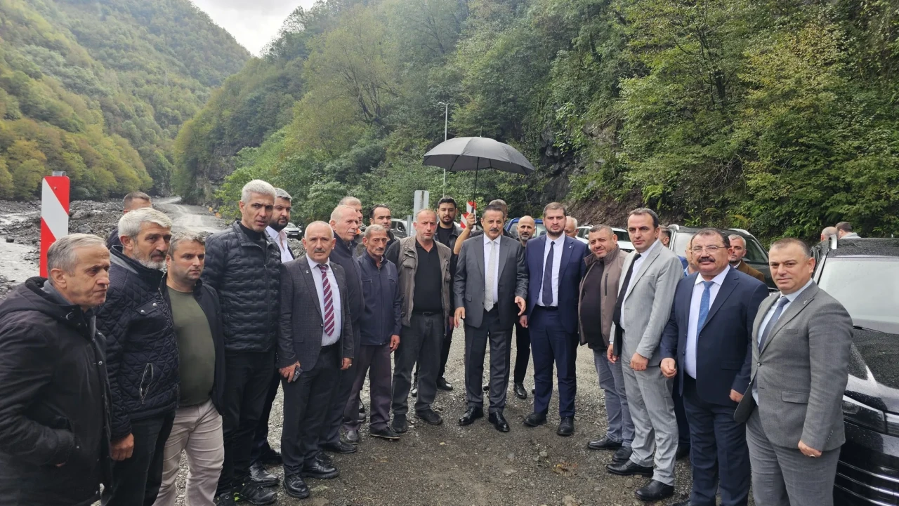 Artvin'de Sel Felaketinin Ardından Milletvekili Heyeti Borçka'da İncelemelerde Bulundu