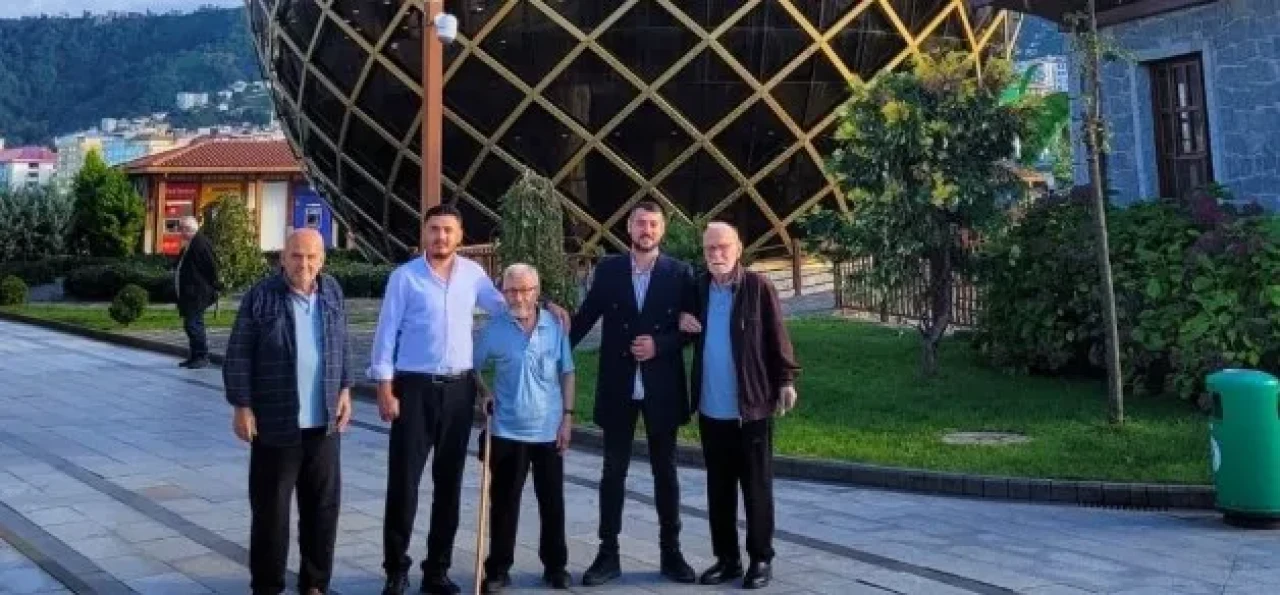 Huzurevi sakinleri Rize'de keyifli bir gün geçirip sosyal bağlarını güçlendirdi