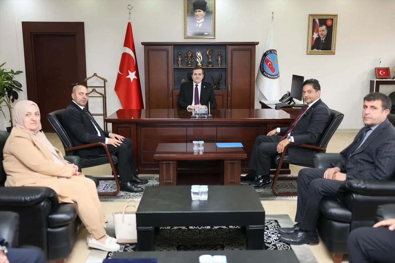 Ticaret Borsası Yönetimi, Pazaryolu Kaymakamı'nı ziyaret ederek projeleri değerlendirdi