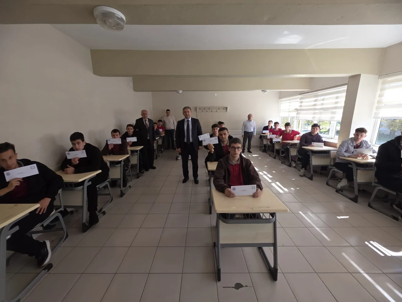 Beşikdüzü'nde öğrenciler, dijital eğitim desteğiyle üniversiteye hazırlık sürecine hazırlanıyor