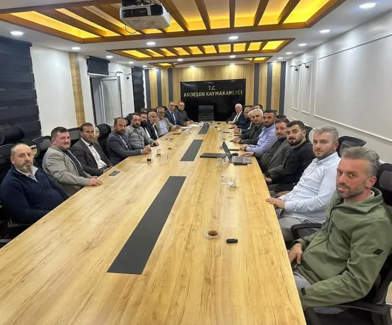 Ardeşen’de Orta Ölçekli Karma Sanayi Sitesi Kooperatif İstişare Toplantısı Gerçekleştirildi