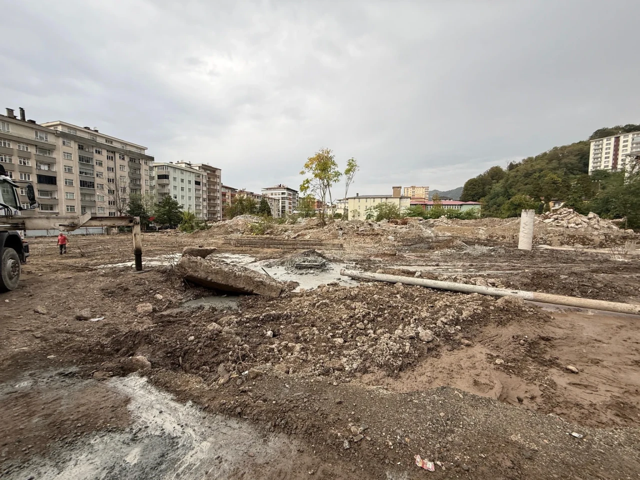Hopa'da Mesleki ve Teknik Anadolu Lisesi'nin İnşaatı Başladı, Gençler İçin Yeni Fırsatlar Sunacak