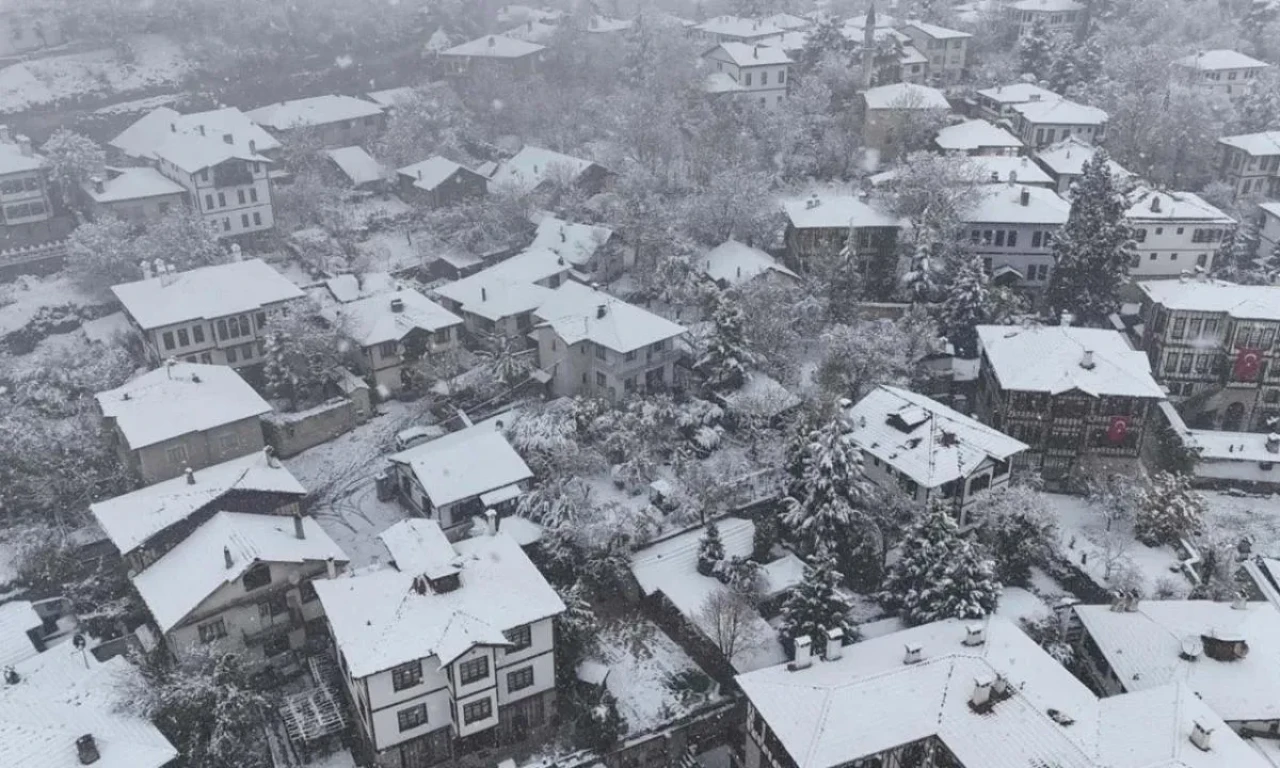 Karabük'te 13 Ekim Okullar Tatil Mi? Öğrenciler Kar Tatili Bekliyor!