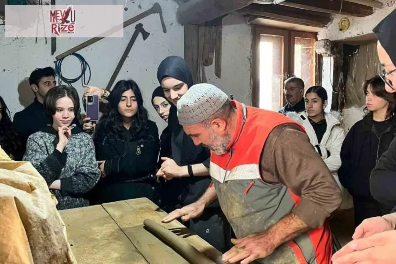 Bayburt'ta Lise Öğrencileri Tandır Yapımını Ustadan Öğreniyor!