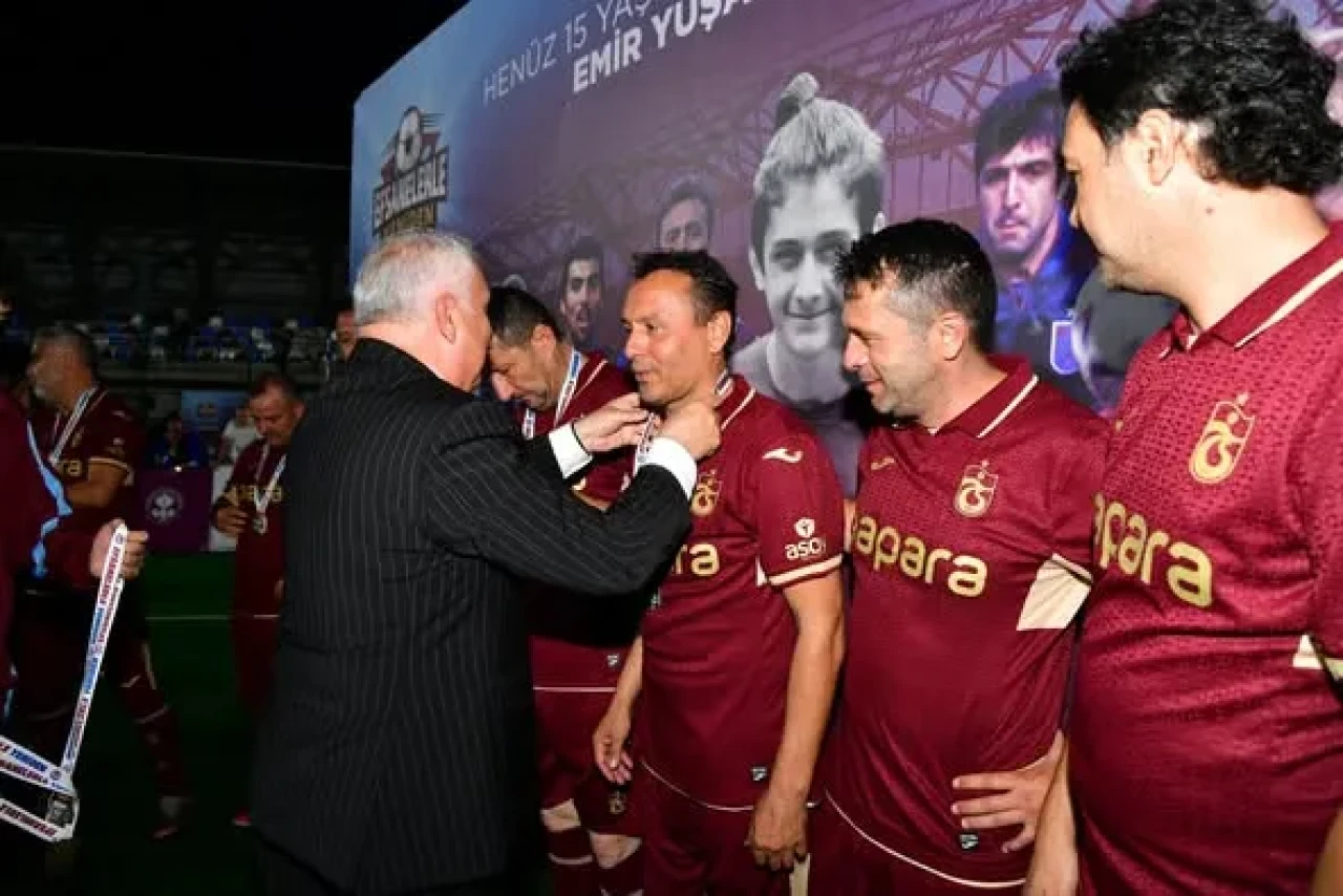 Trabzon’da “Efsanelerle Yeniden Futbol Turnuvası” Duygusal Finalle Sona Erdi