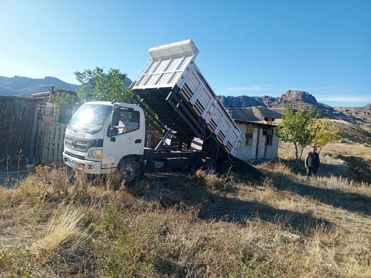 Olur Belediyesi kışa hazırlanıyor, altyapı ve yol çalışmalarıyla vatandaşların yaşamını kolaylaştırıyor