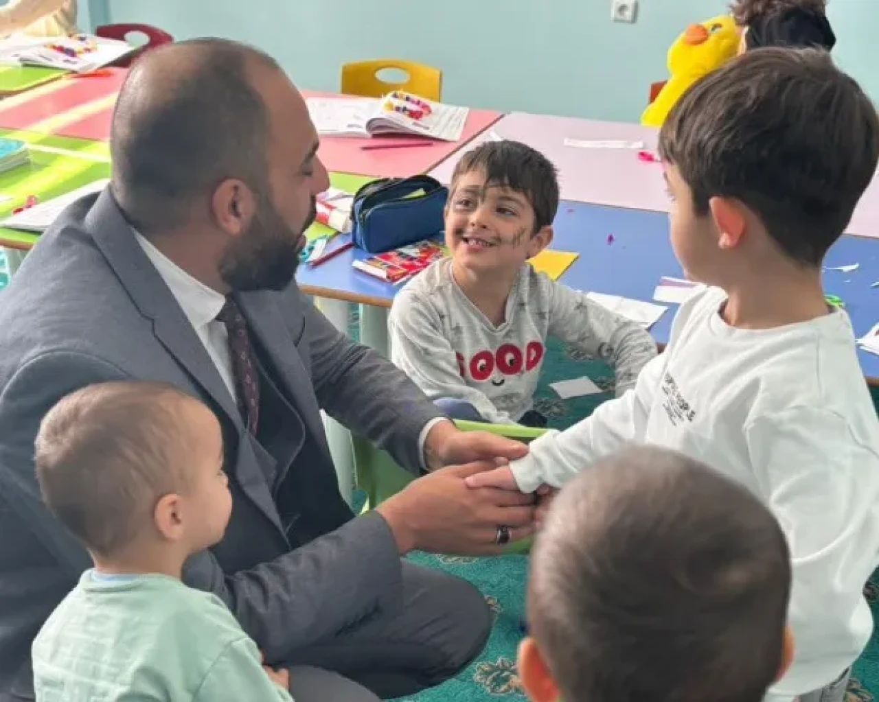 Müftü Durmuş, minik öğrencilerin Kur'an kursunu ziyaret etti, eğitimin önemine dikkat çekti