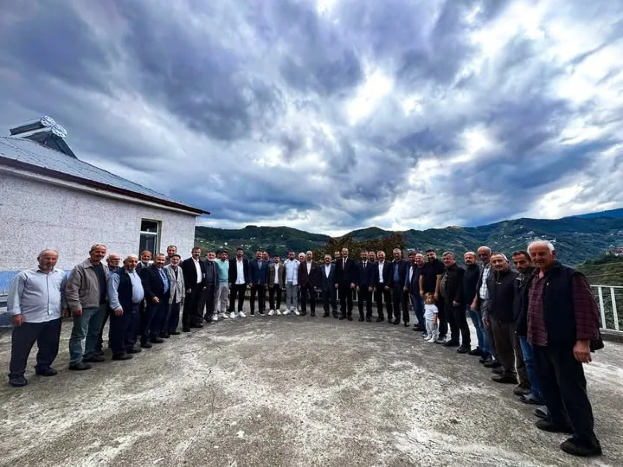 Akçaabat'ta Başkan Ekim Kaleönü Mahallesi'nde halkla buluşarak sorunları dinledi