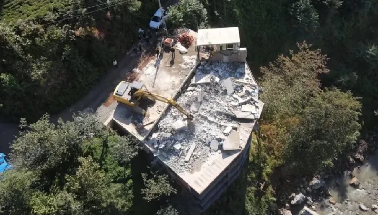 Fırtına Vadisi'nde Taşkın Riski Altındaki Kaçak Yapılar Kaldırılmaya Devam Ediyor