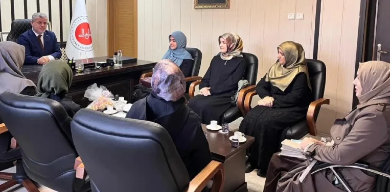 Artvin İl Müftüsü Soylu'ya Kur'an Kursu öğreticilerinden tebrik ziyareti