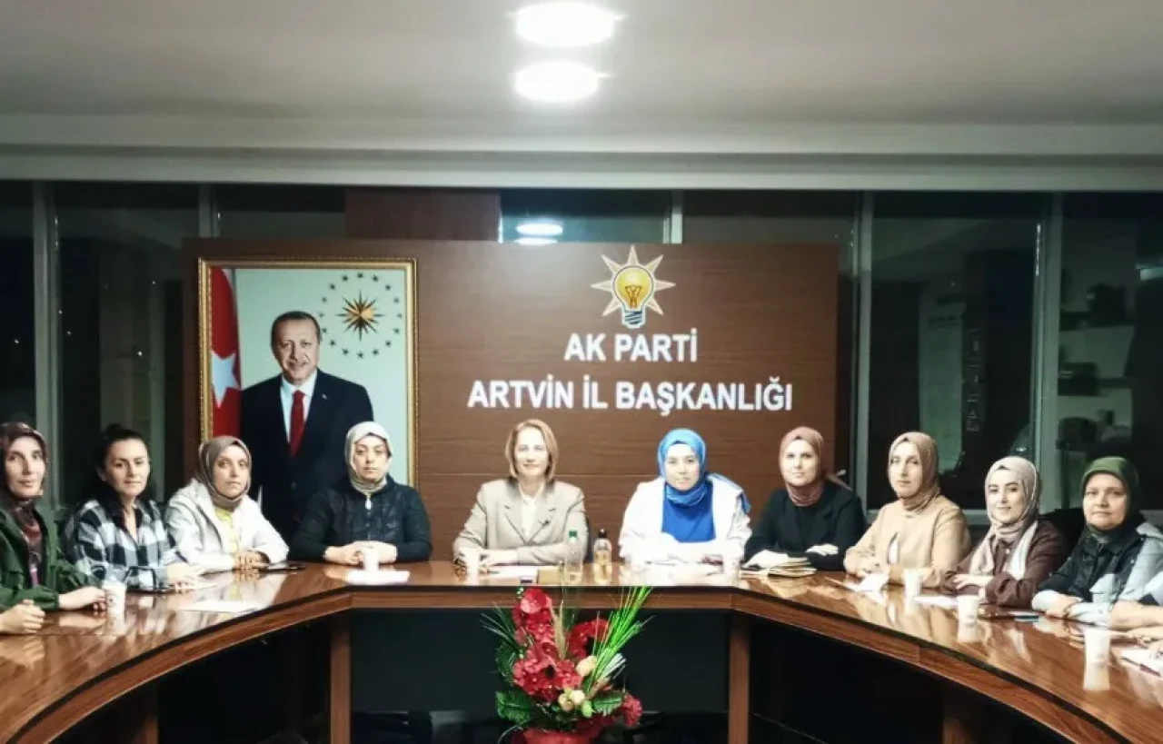 AK Parti Artvin Kadın Kolları Toplantısını Gerçekleştirdi