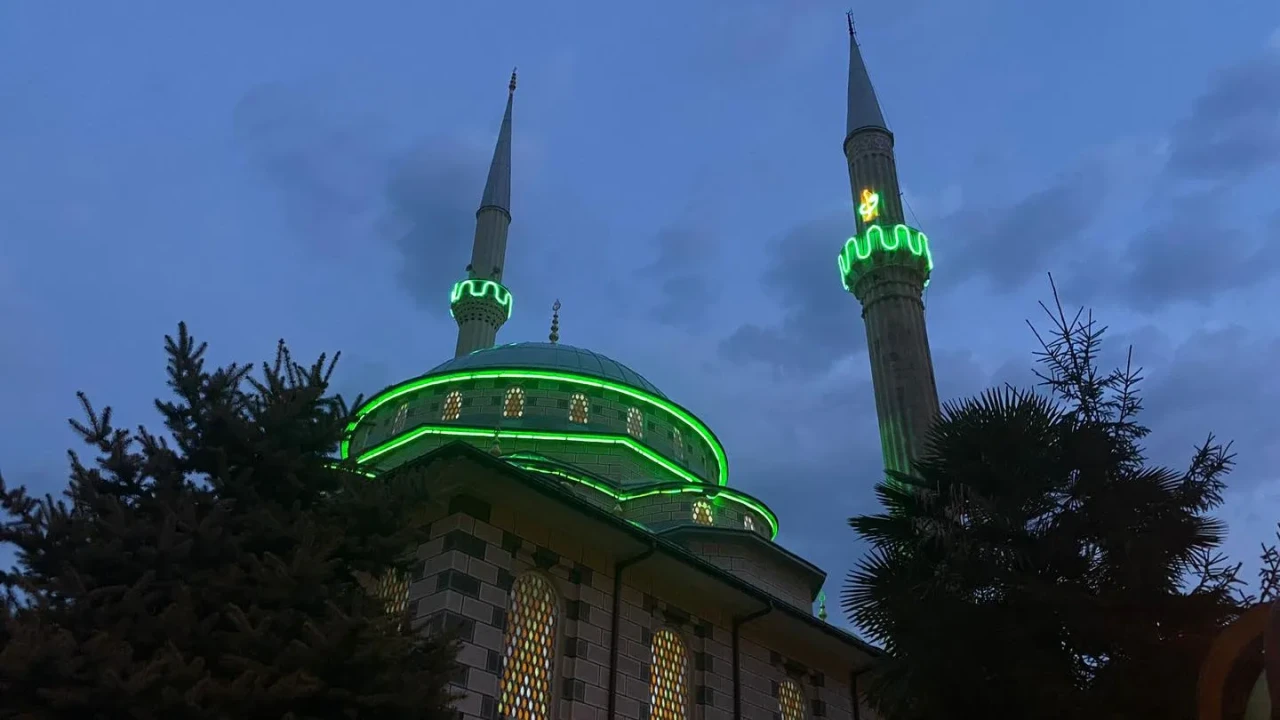Rize'de Mevlid-i Nebi Etkinlikleri: Sabah Namazı Buluşmaları Devam Ediyor