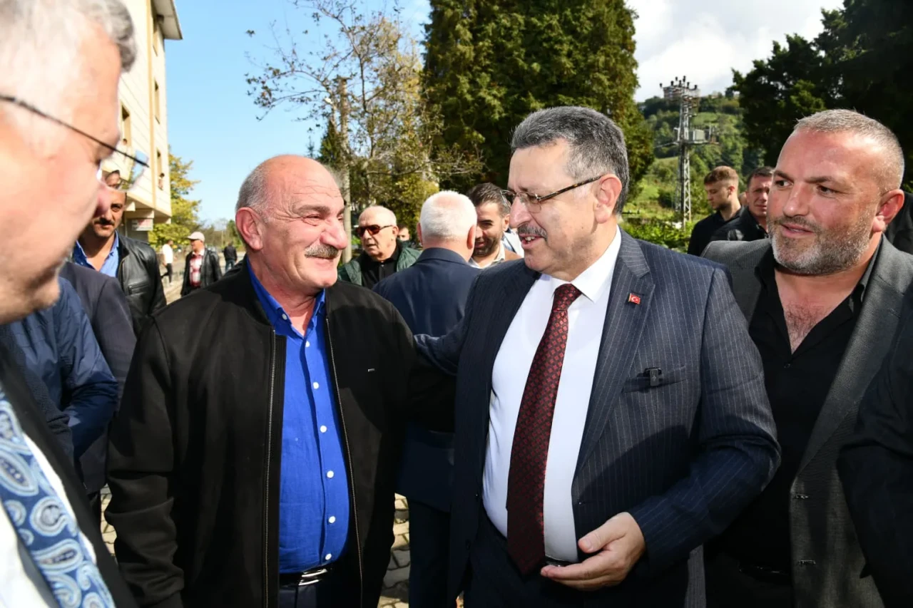 Başkan Genç, Of'ta Esnaf ve Vatandaşların Taleplerini Dinledi