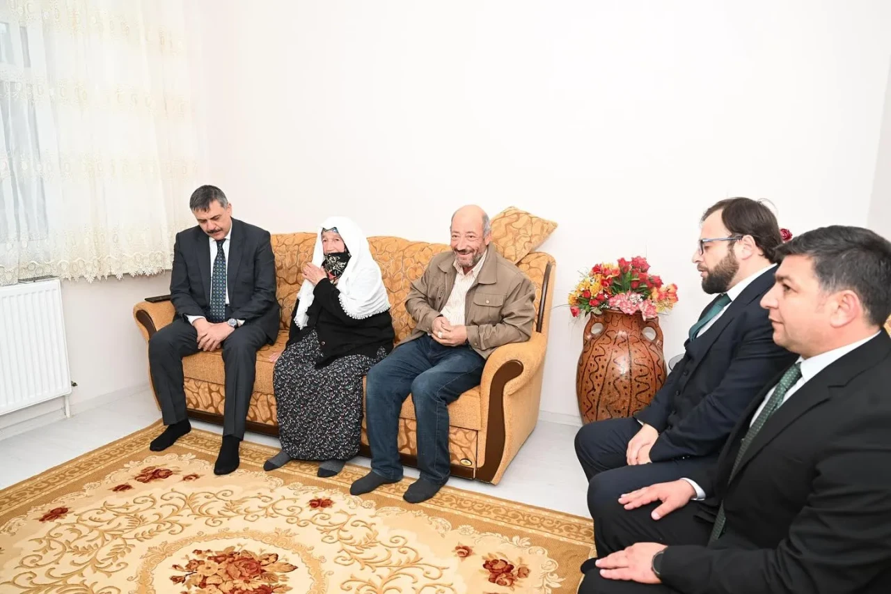 Vali Çiftçi, şehit ailesini ziyaret ederek vefa örneği gösterdi