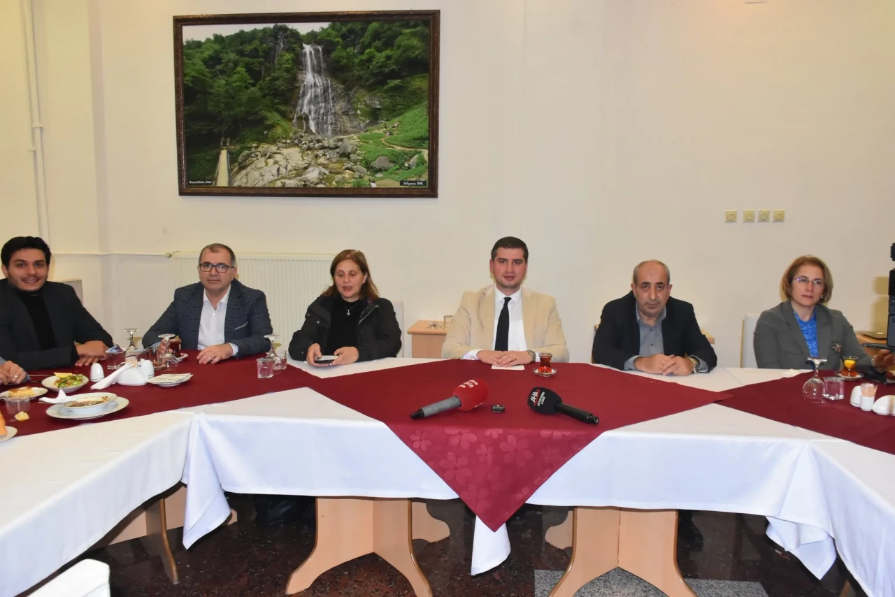 AK Parti Artvin İl Başkanı Aydemir, medya ile işbirliği için toplantı düzenledi