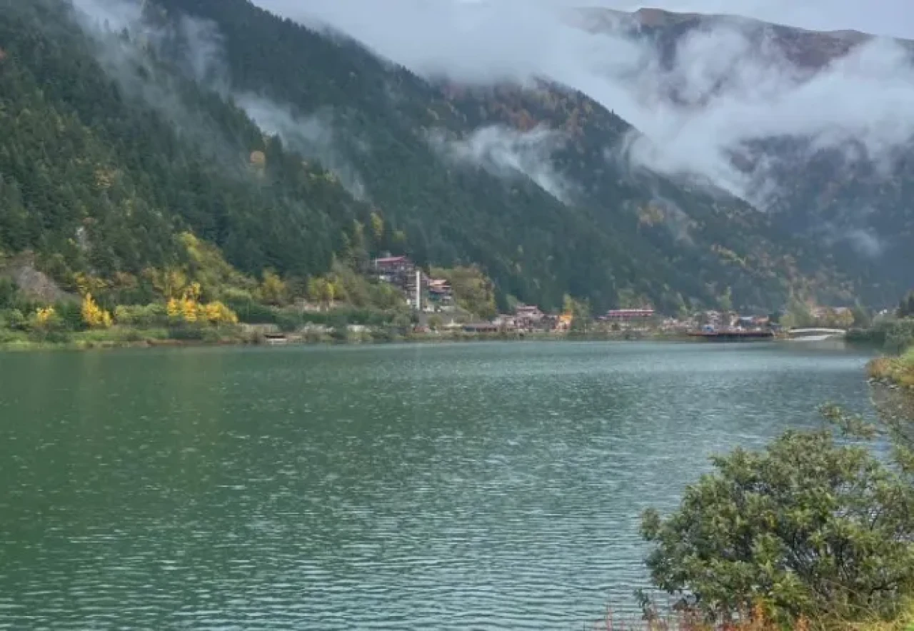 Sonbahar Renkleriyle Uzungöl, Doğa Tutkunlarının Yeni Gözdesi oldu