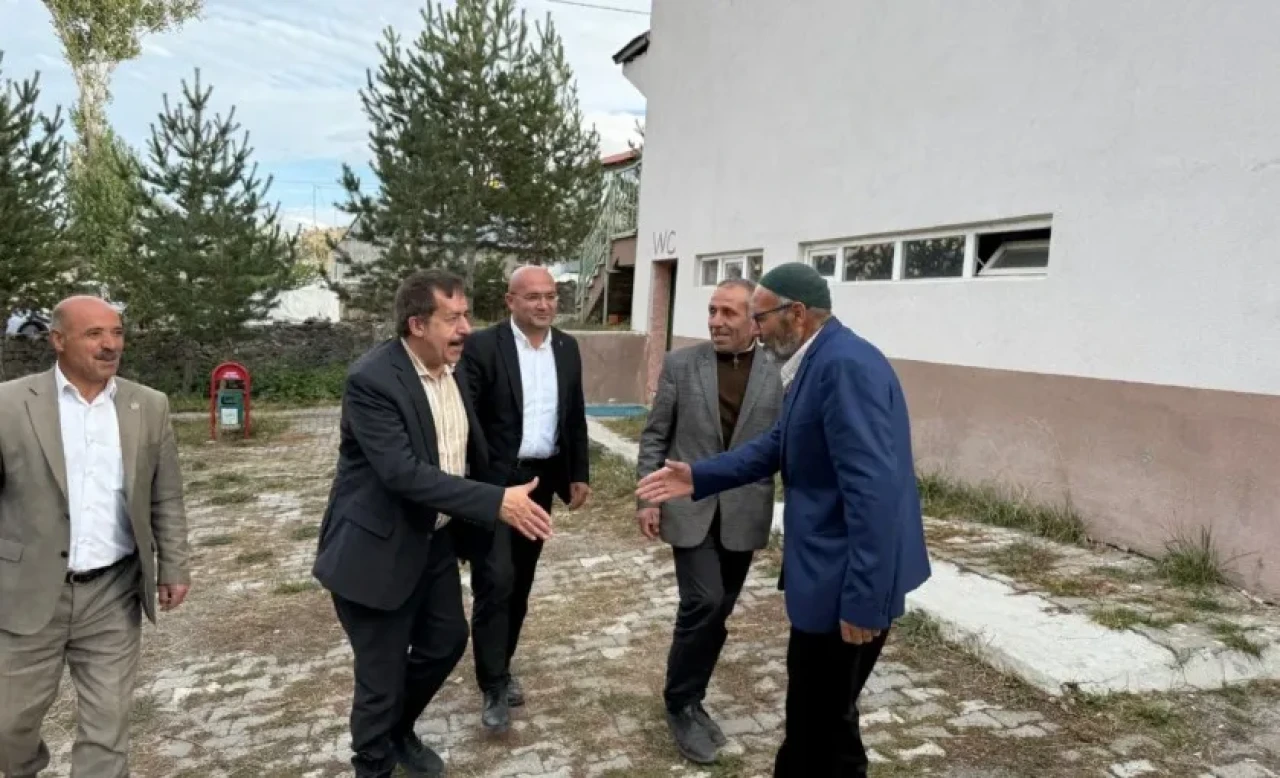 Milletvekili Fırat ve İlçe Yönetimi, Karayazı Mahallelerini Sahada Dinledi