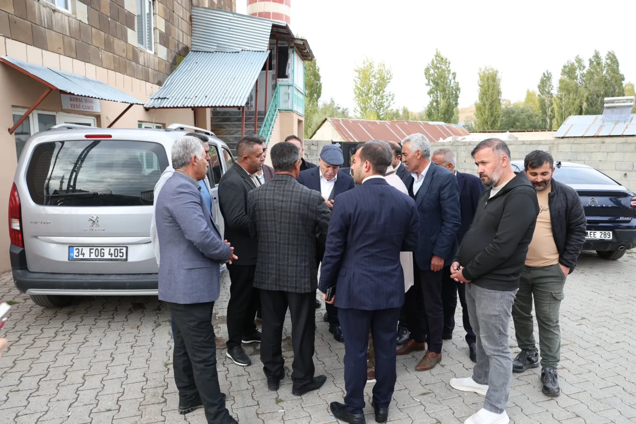 Erzurum'da Başkan Sekmen, Karaçoban'daki yol çalışmalarını yerinde inceledi