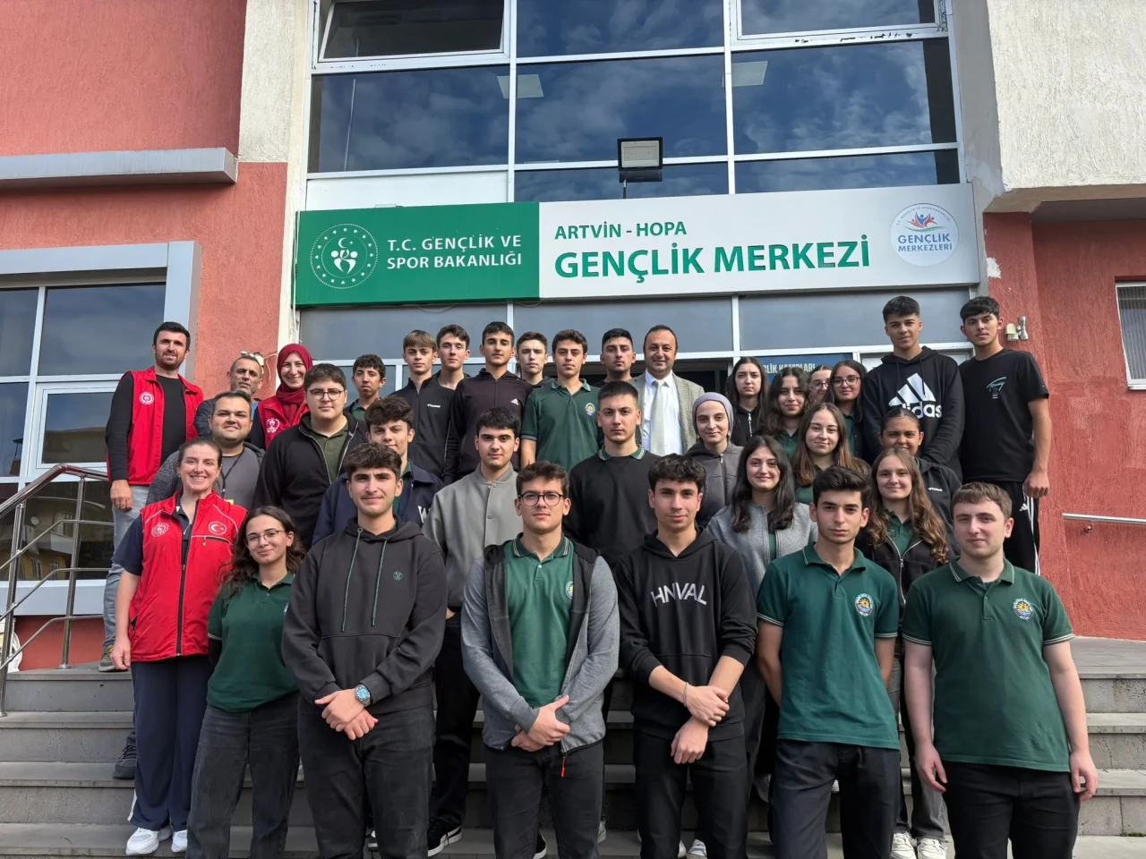 Hopa Gençlik Merkezi'nde Nuri Vatan Anadolu Lisesi'nden öğrencilerle dolu dolu bir etkinlik günü!