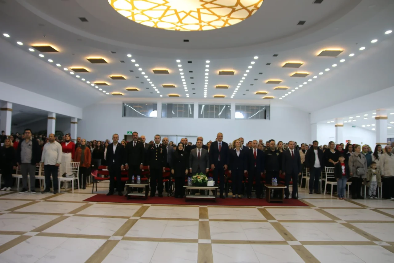 Ardeşen'de 29 Ekim Cumhuriyet Bayramı coşkuyla kutlandı, ödüller sahiplerini buldu