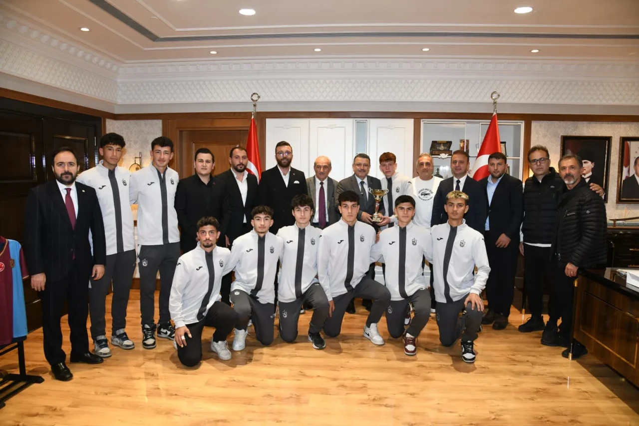 Trabzon'un gururu: Yavuz Sultan Selim Anadolu Lisesi şampiyon oldu!