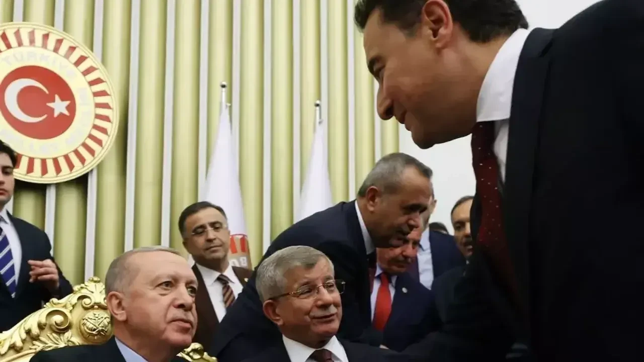 Ali Babacan AK Parti'ye mi dönüyor?