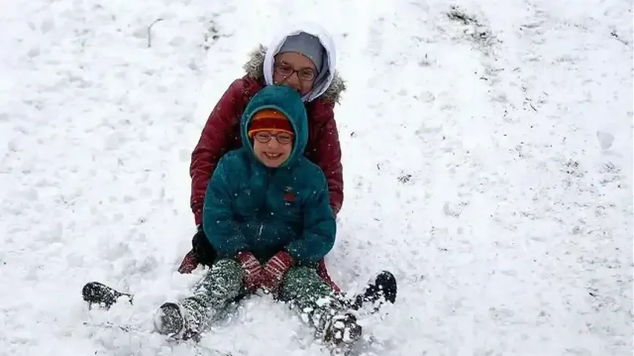 Artvin, Rize ve Trabzon'da Okulların Durumu: 13 Ekim Pazartesi Valilikten Kar Tatili Açıklaması Bekleniyor!