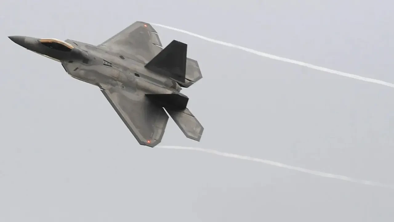 Çin, F-22 ve F-35'lere radar kilidi iddiasıyla hava hakimiyetinde çarpıcı bir mesaj verdi.