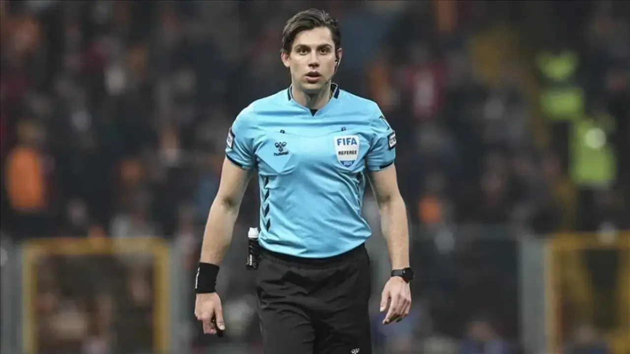 Hakem Mehmet Türkmen'in Kararı, Maçın Gündemini Belirledi!