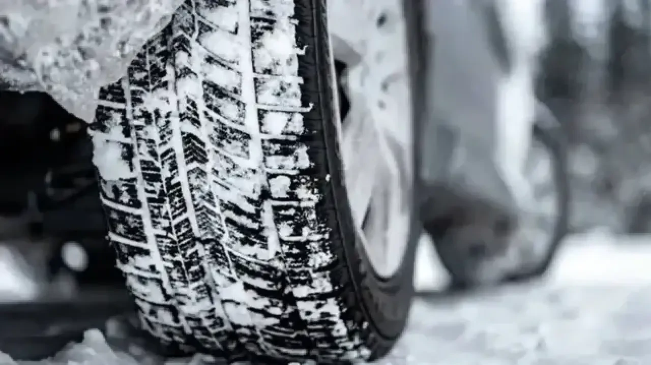 2025'te Zorunlu Kış Lastiği Uygulaması İçin Tarih Bekleniyor: Kış Lastiklerinin Takılma Zamanı Merak Ediliyor!