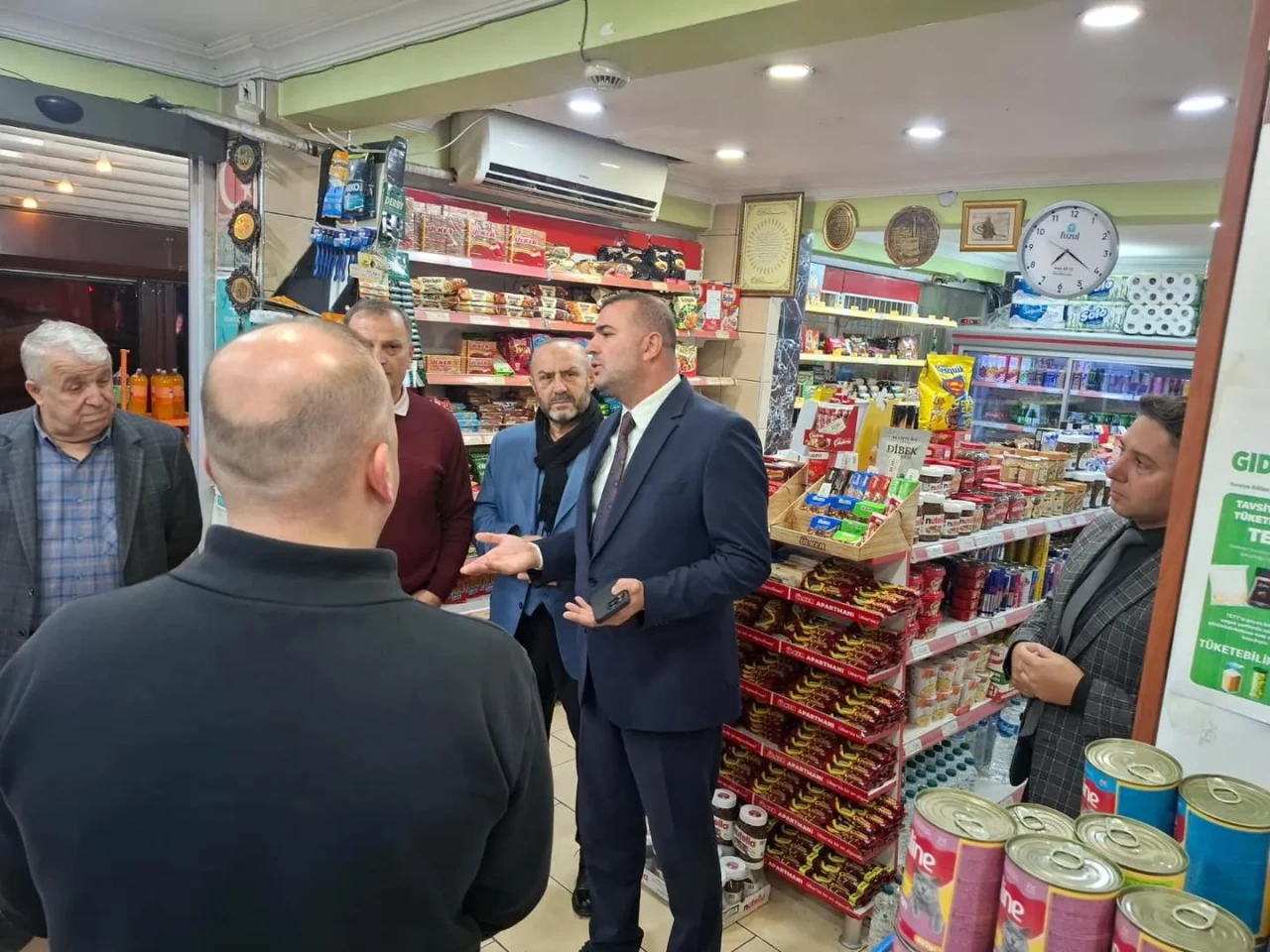MHP Trabzon, Beşirli Mahallesi'nde esnafı ziyaret ederek sorunları dinledi
