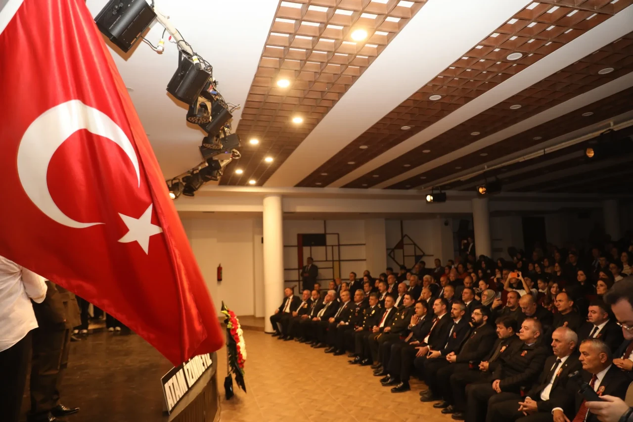 Akçaabat Anadolu Lisesi'nden Atatürk'ü Anma Günü'nde unutulmaz program