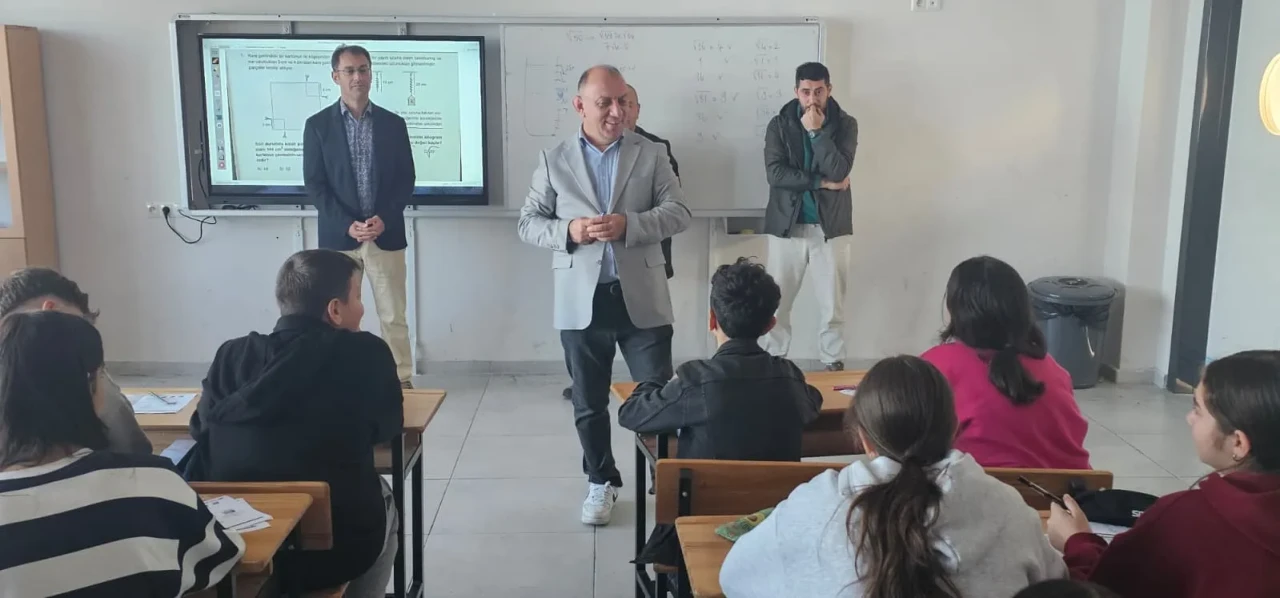 Kemalpaşa'da DYK Kurslarını Ziyaret Eden Müdür, Öğrencilere Başarı Diledi