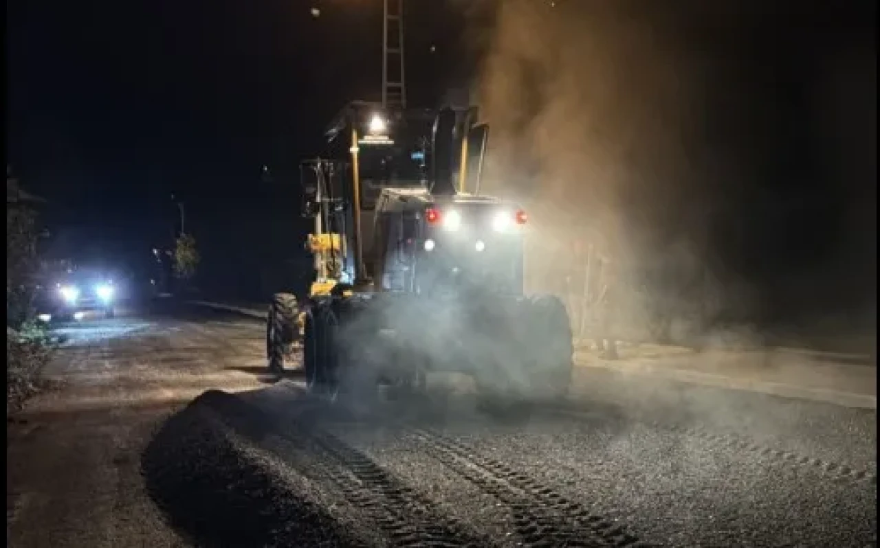 Çamlıhemşin'de asfaltlama çalışmaları hız kesmeden sürüyor, mahalle yolları modernleşiyor