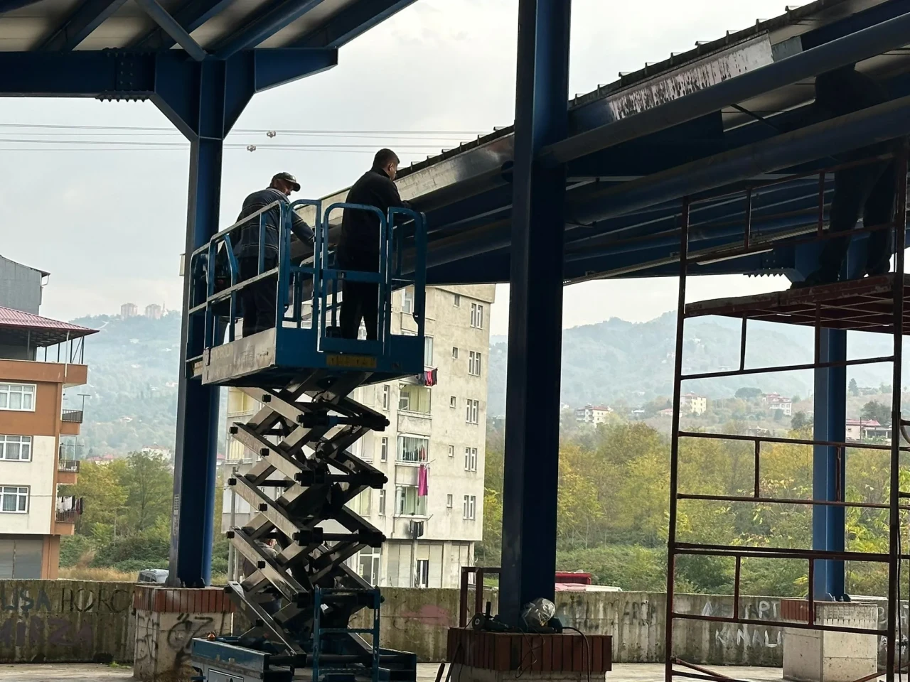 Beşikdüzü'nde Bakım ve Onarım Çalışmaları Hızla Devam Ediyor