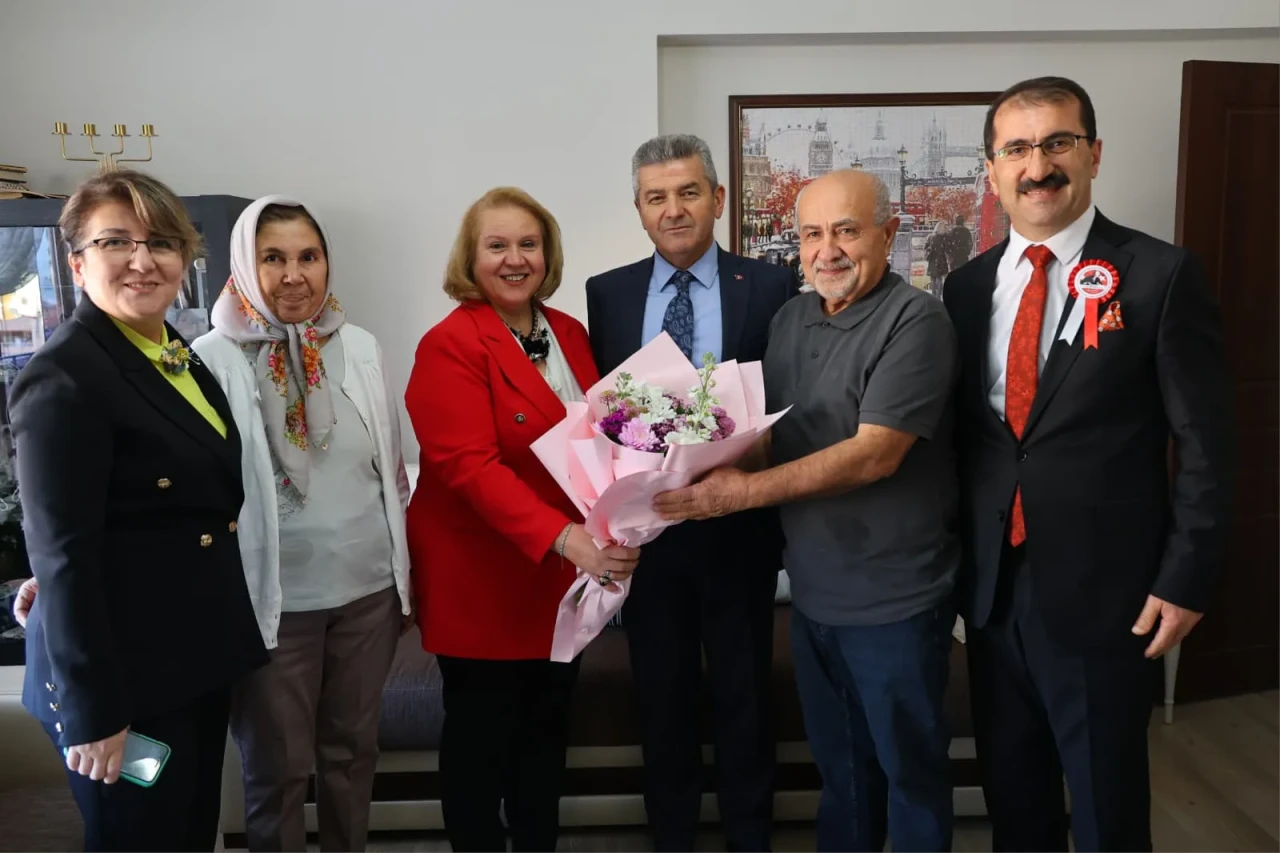 Artvin'de Öğretmenler Günü'nde Emekli Öğretmenler Ziyaret Edildi