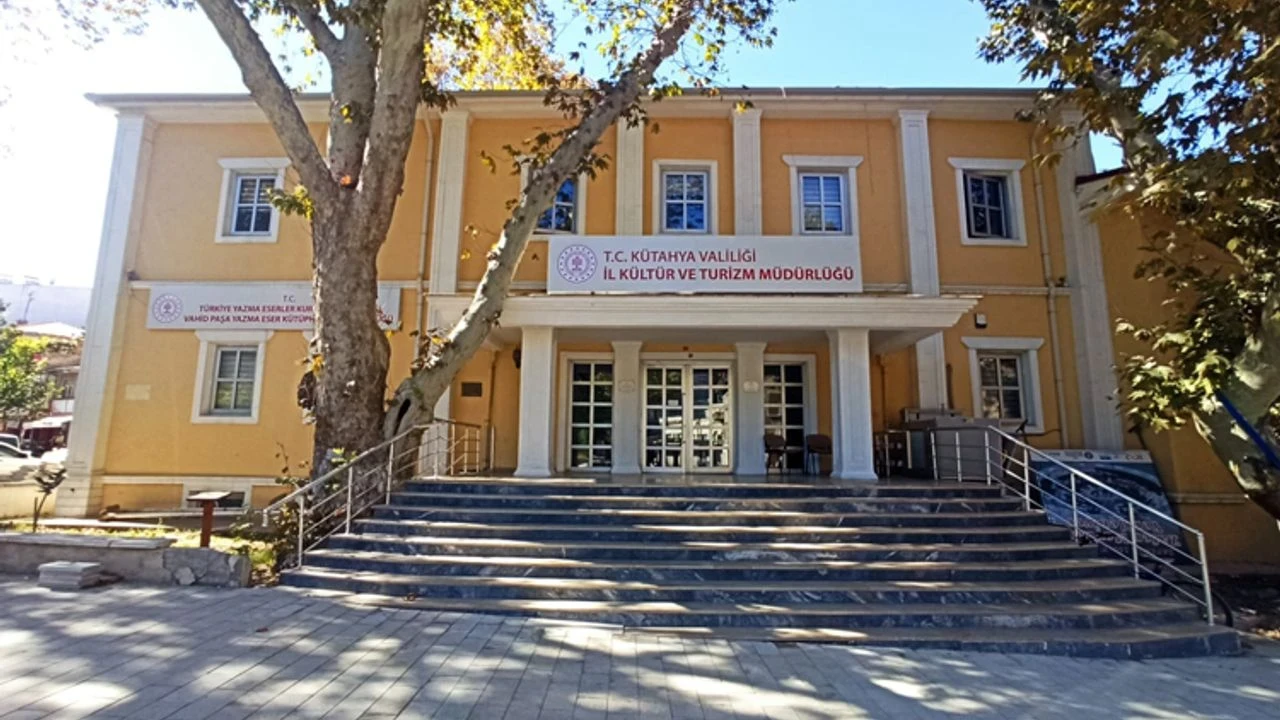 Kütahya İl Kültür ve Turizm Müdürlüğü iletişim bilgileri: Kütahya İl Kültür ve Turizm Müdürlüğü telefonu kaç? Adresi ne?