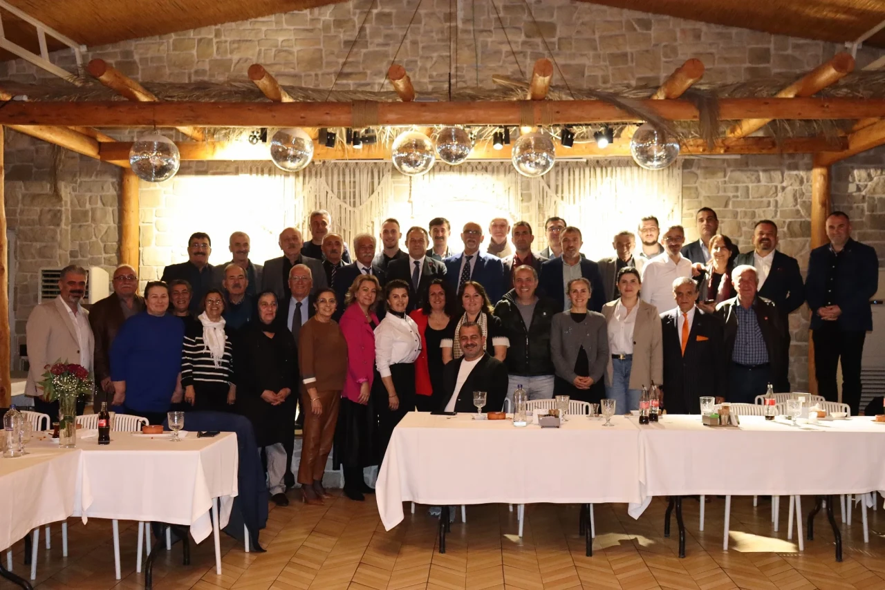 CHP Trabzon, geçmiş dönem yöneticilerine teşekkür yemeği düzenledi