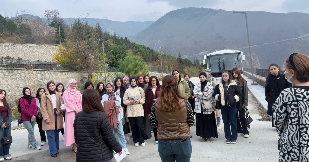Artvinli öğrenciler botanik bahçesinde doğa ve bitki bilimi deneyimi yaşadı