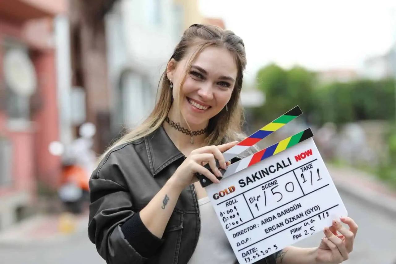 Sakıncalı Dizisi Kıyafetleri Oyuncuların Cep Telefonu ve Araba Markaları