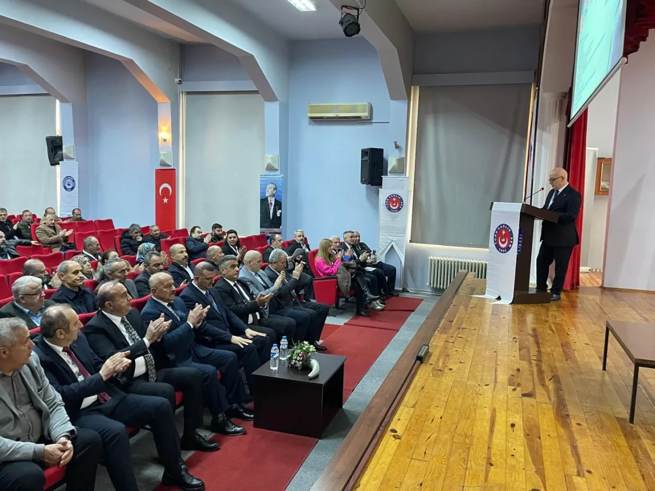 MHP Trabzon Başkanı Sivrikaya, Türk Sağlık-Sen Kongresi'nde yeni yönetime başarılar diledi